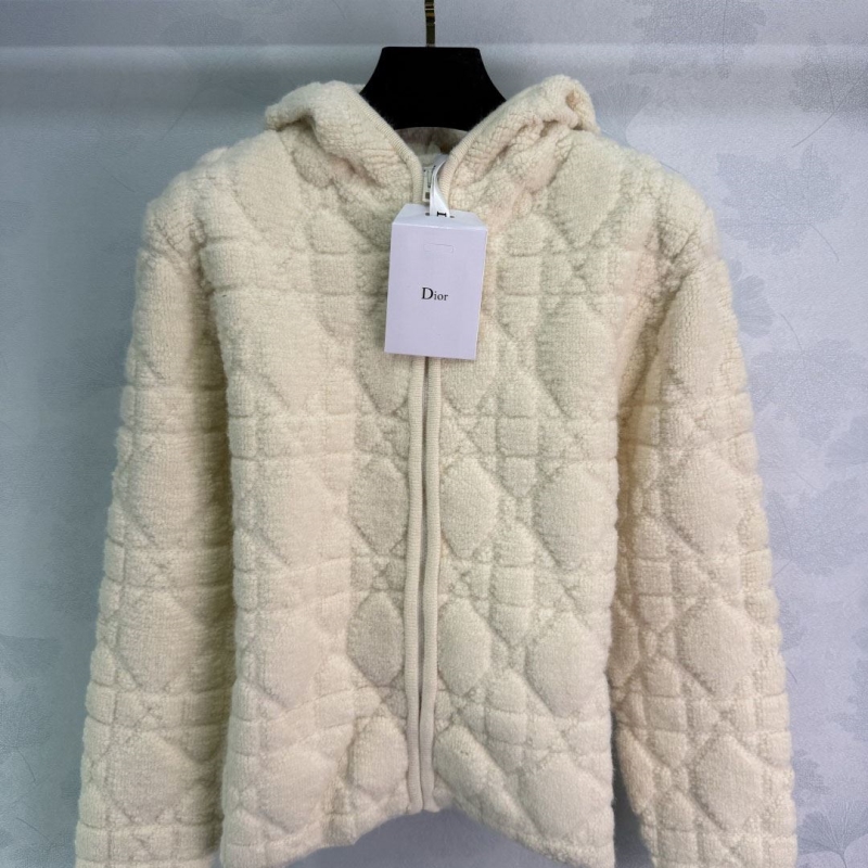 chr1st1an D10r outwear